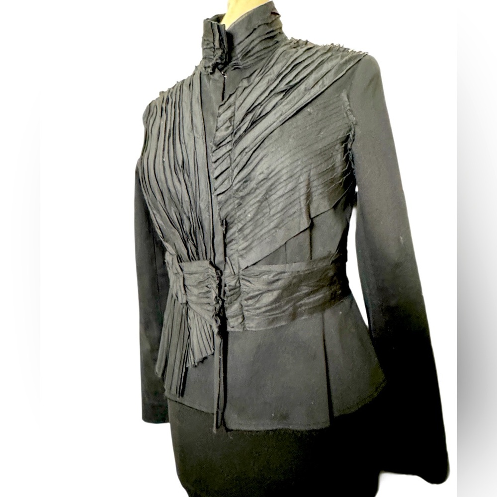 Elaborate fantastic Robert Rodriguez pleated top/ jacket size 6